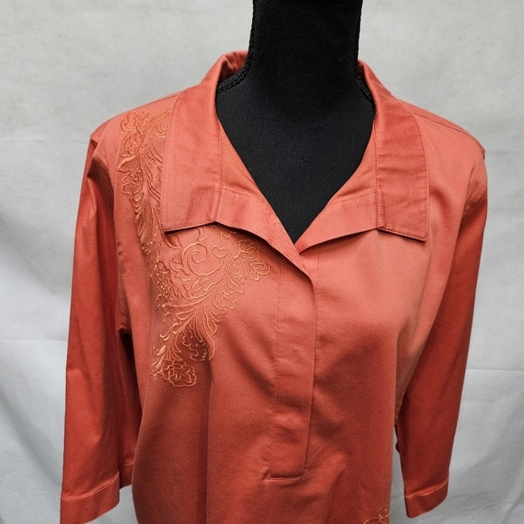 Chico's Burnt Orange Embroidered Floral Back Button Up Top Sz U.S. 15 or 3 Chico - Picture 2 of 8